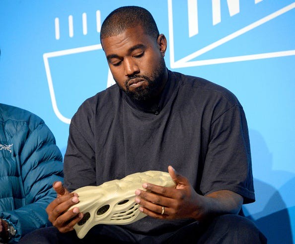 Giữa 'bão' ly hôn với Kim Kardashian, tài sản Kanye West tăng ‘chóng mặt’ đến 6,6 tỷ USD ảnh 2