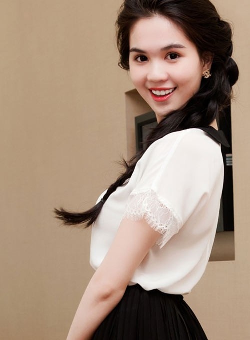 Ngọc Trinh và những kiểu tóc &aposchết người&apos
