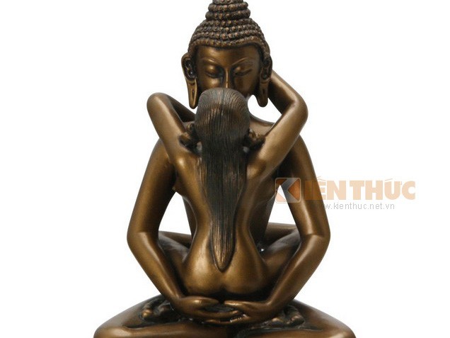 Hình ảnh cô gái khỏa thân trong bức tượng Phật “nhạy cảm” đã gây nên những cuộc tranh cãi nảy lửa trong cộng đồng mạng VN. Nghi vấn về nhân vật này đã có câu trả lời
