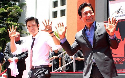 Lee Byung Hun và Ahn Sung Ki là hai diễn viên Hàn Quốc đầu tiên được lưu dấu tay trên Đại lộ Danh vọng ở Hollywood.