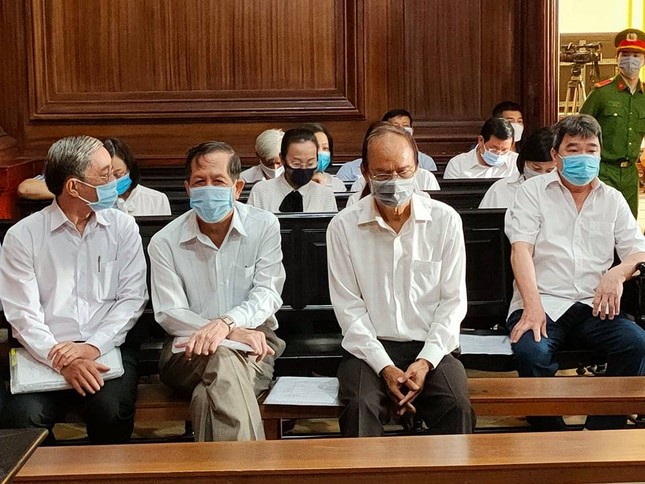 Hình ảnh phiên toà xét xử đại gia Bạch Diệp và ông Nguyễn Thành Tài tại TAND TP HCM ảnh 2