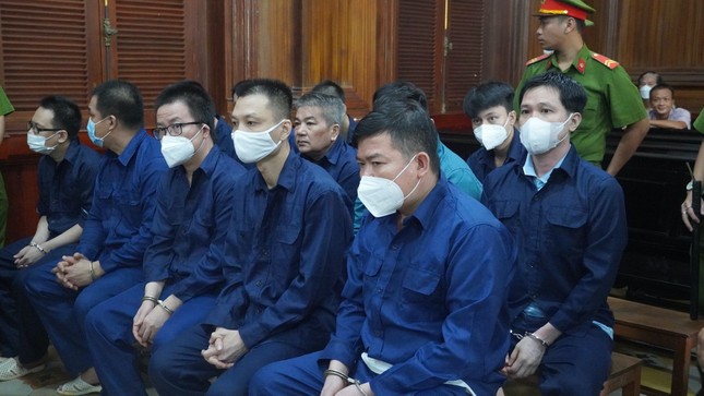 Vụ nhận tiền, vàng để thả đối tượng ma túy: Cựu trưởng công an phường bị đề nghị mức án 7-8 năm tù ảnh 2