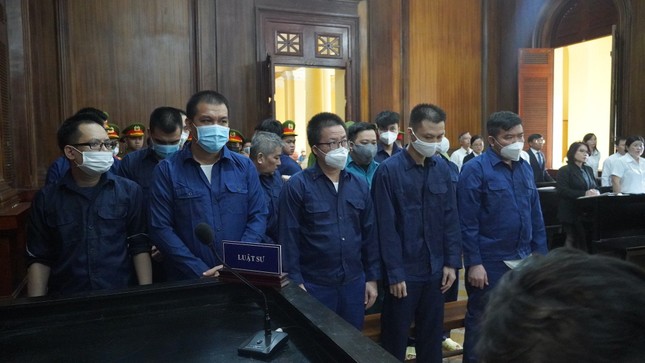 Vụ nhận tiền thả tội phạm ma túy: Bị cáo buộc chủ mưu, cựu Trưởng công an phường lĩnh 7 năm tù ảnh 1