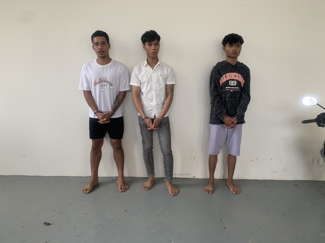 Bắt ba đối tượng liên quan vụ dùng súng khống chế bảo vệ ngân hàng ảnh 1