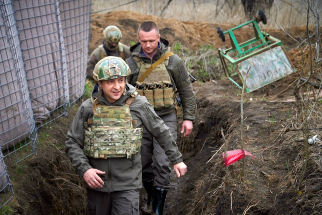 Tổng thống Ukraine Volodymyr Zelensky: Từ sân khấu hài đến hiện thực bẽ bàng ảnh 2