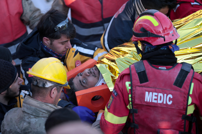 Thổ Nhĩ Kỳ phát lệnh bắt 130 chủ thầu các toà nhà vỡ vụn trong động đất ảnh 1