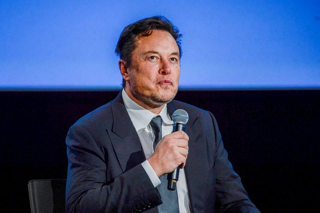 Elon Musk ký tên thỉnh nguyện kêu gọi tạm dừng phát triển ‘hậu duệ’ của ChatGPT