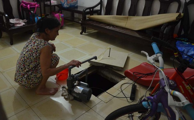 Cuộc sống người dân Hà Nội đảo lộn vì mất nước ảnh 11