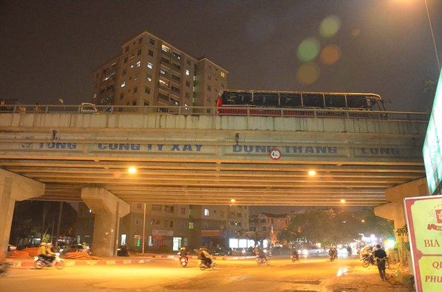 Xe khách 45 chỗ cháy trơ khung ở đường trên cao Hà Nội ảnh 5