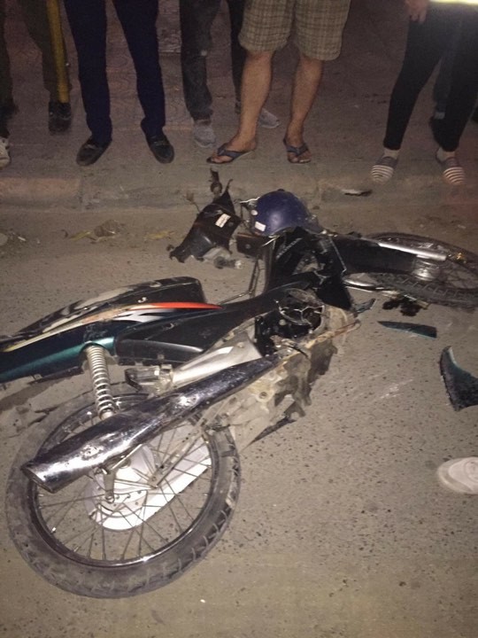 Xe điên kéo lê hàng trăm mét, người đàn ông bị thương nặng ảnh 1