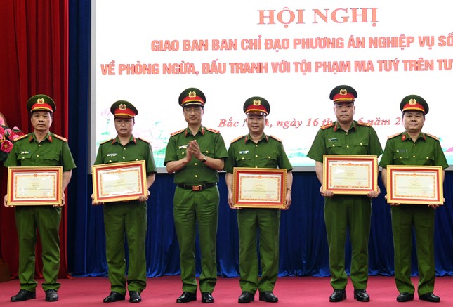 Bắt giữ hơn 9.000 đối tượng phạm tội ma túy trên tuyến Đông Bắc ảnh 1