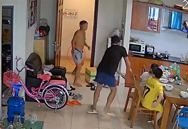 Công an xác minh vụ người đàn ông bị hàng xóm dùng dao tấn công ảnh 1