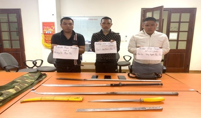Bắt nhóm đối tượng kéo lê hung khí, gây náo loạn khu vực Thành cổ Sơn Tây ảnh 1