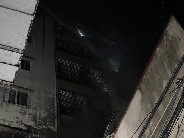 Cận cảnh hiện trường vụ cháy chung cư mini khiến hàng chục người thương vong ở Hà Nội ảnh 10