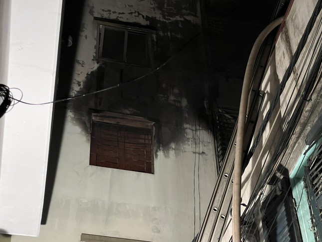 Cận cảnh hiện trường vụ cháy chung cư mini khiến hàng chục người thương vong ở Hà Nội ảnh 9