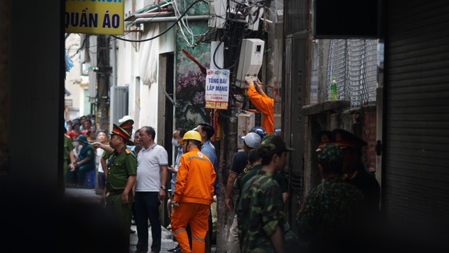 Cận cảnh hiện trường vụ cháy chung cư mini khiến hàng chục người thương vong ở Hà Nội ảnh 3