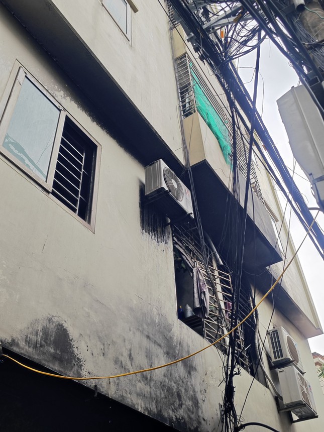 Cận cảnh hiện trường vụ cháy chung cư mini khiến hàng chục người thương vong ở Hà Nội ảnh 6