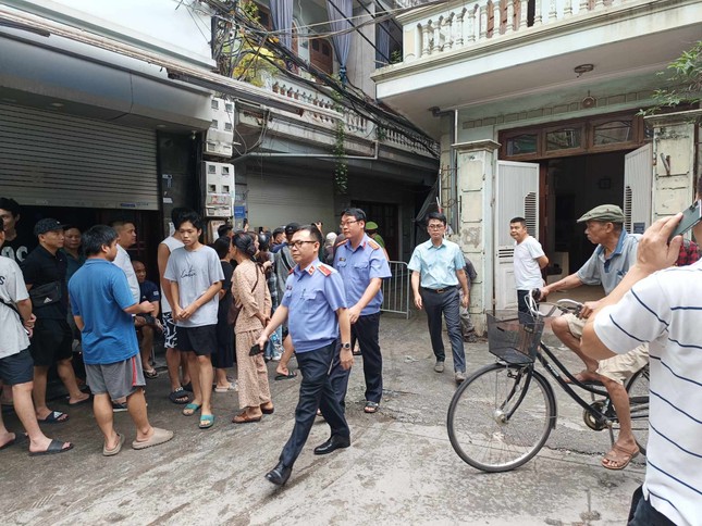 Cận cảnh hiện trường vụ cháy chung cư mini khiến hàng chục người thương vong ở Hà Nội ảnh 5