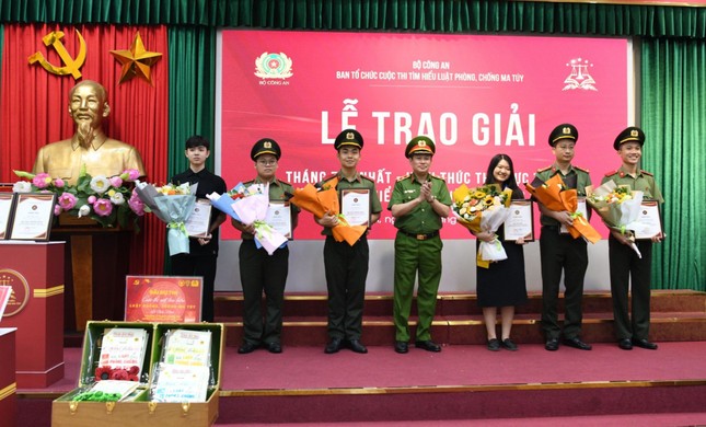 Trao giải cho 33 cá nhân tham gia cuộc thi Tìm hiểu Luật Phòng, chống ma tuý ảnh 1