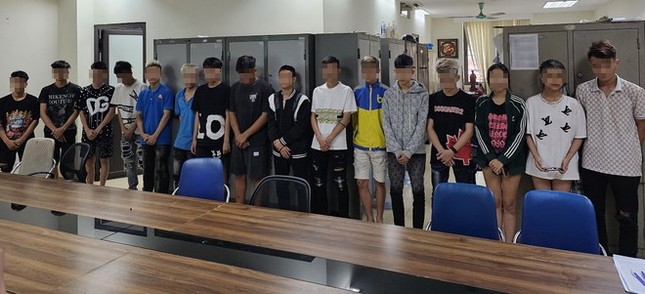 Tìm đối thủ không được, nhóm thanh niên 'trút giận' vào người đi đường ảnh 1