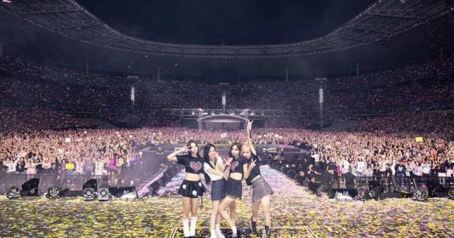 Hành động của Jennie khiến báo Pháp tiếp tục chê bai BlackPink ảnh 1