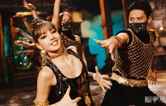 Lisa (BlackPink) ký hợp đồng với công ty Mỹ? ảnh 2