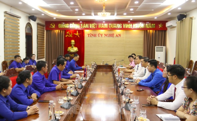 Đoàn đại biểu Đoàn Thanh niên 3 tỉnh nước bạn Lào chào xã giao lãnh đạo tỉnh Nghệ An ảnh 1