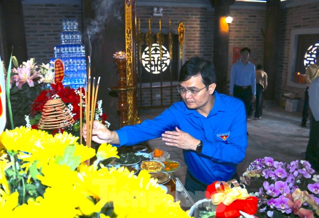 Bí thư thứ nhất T.Ư Đoàn dự lễ giỗ Chủ tịch Hồ Chí Minh tại Khu di tích Quốc gia Kim Liên ảnh 7
