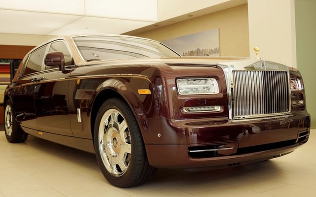 Đấu giá Rolls-Royce Phantom lần thứ 6, giá giảm gần 10 tỷ đồng ảnh 1