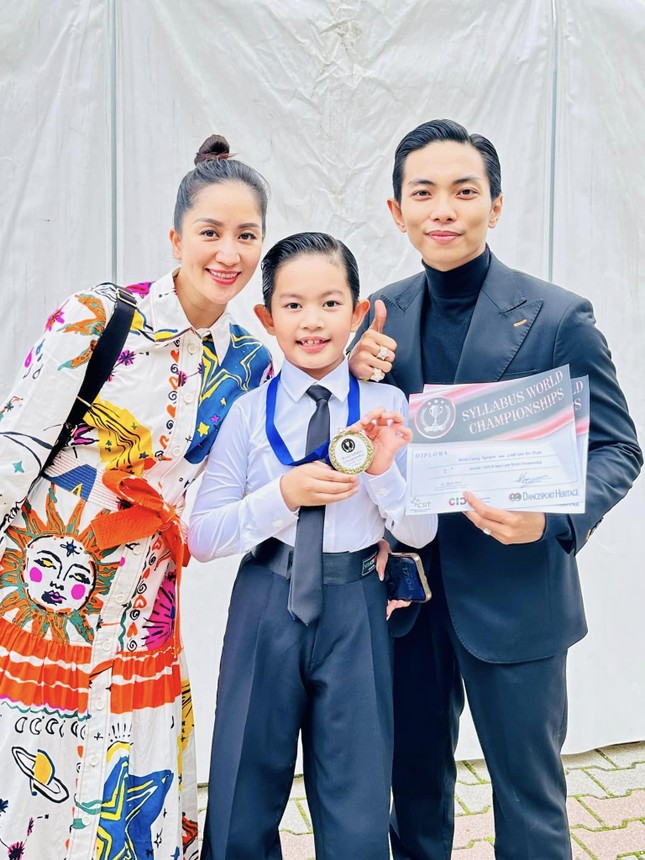 Khánh Thi và Phan Hiển vô cùng tự hào về thành tích của con trai