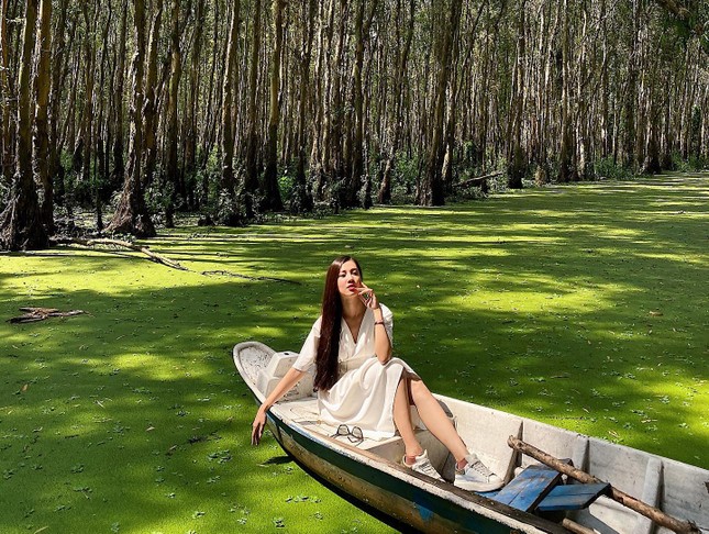 Kim Duyên: Từ “xấu, đen và mờ nhạt” đến Á hậu Hoàn vũ Việt Nam ảnh 5