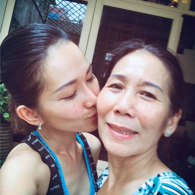 Showbiz 24/6: Đàm Thu Trang khoe bụng bầu, Hồ Ngọc Hà “đáp miếng” rạng rỡ mang song thai ảnh 7