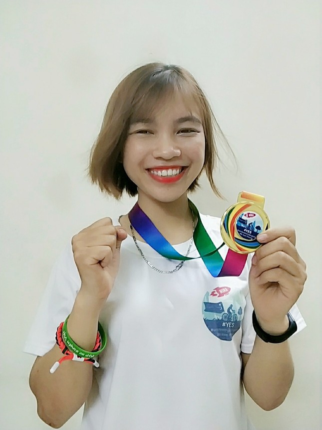 Cô sinh viên Nông nghiệp một mình đạp xe xuyên Việt và ước mơ cho “một Việt Nam đáng sống” ảnh 4