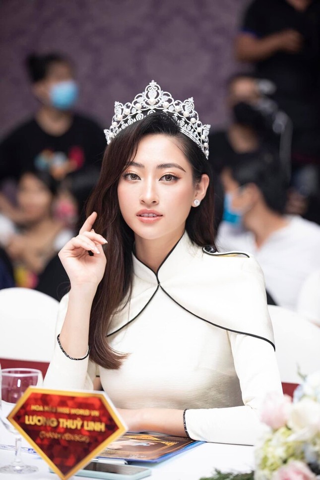 Showbiz 3/8: Bảo Thy diện pijama hàng hiệu, Mâu Thủy tủng ảnh nude táo bạo ảnh 19