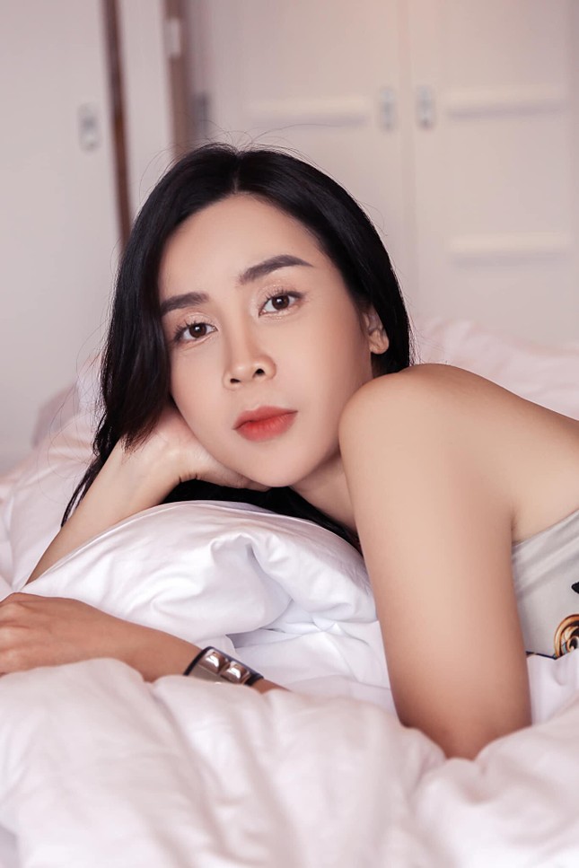 Đông Nhi tự tay may đồ cho con; Hồng Đăng diện đồ khoe hình như tài tử xứ Hàn ảnh 3