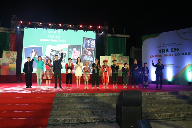 Hari Won, H’Hen Niê tuyên truyền chống tảo hôn tại Hà Giang ảnh 8