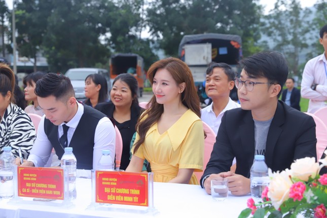 Hari Won, H’Hen Niê tuyên truyền chống tảo hôn tại Hà Giang ảnh 6