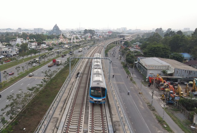 Dùng chó nghiệp vụ để bảo vệ tuyến đường sắt Metro Bến Thành ảnh 3