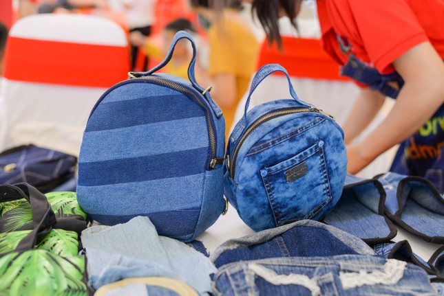Sáng tạo “hand-made” từ những chiếc quần Jeans cũ ảnh 3