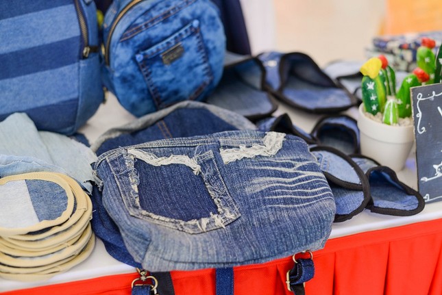 Sáng tạo “hand-made” từ những chiếc quần Jeans cũ ảnh 4
