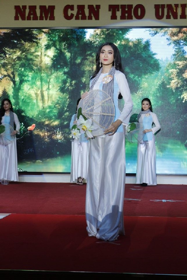 Lung linh nhan sắc nữ sinh viên “Hoa khôi ĐH Nam Cần Thơ 2020” ảnh 7