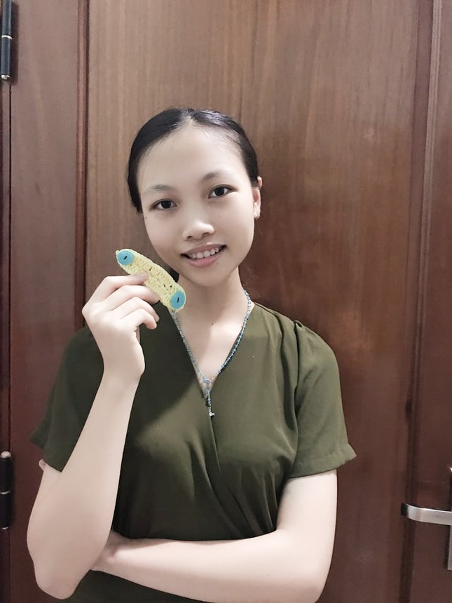 Những chiếc “tai giả” nối dài yêu thương gửi đến tuyến đầu chống COVID-19 ảnh 6