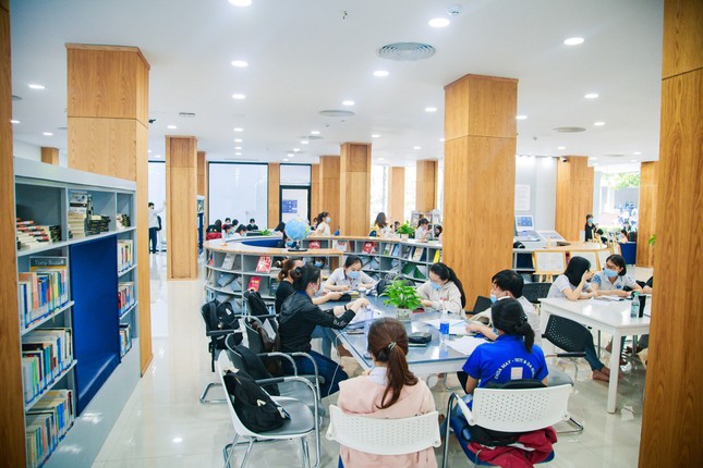 Thư viện “đẹp nhất Việt Nam” ở trường ĐH Công nghiệp Thực phẩm TP. HCM. ảnh 2