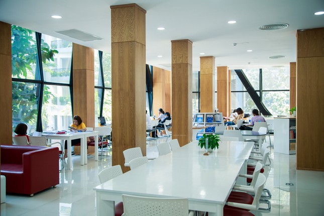 Thư viện “đẹp nhất Việt Nam”
ở trường ĐH Công nghiệp Thực phẩm TP. HCM. ảnh 6