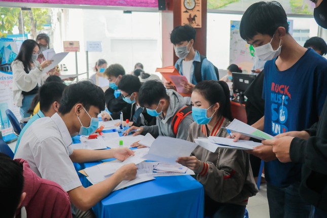 Nguyện vọng đăng ký tăng, điểm chuẩn trường ĐH Công nghiệp Thực phẩm TP. HCM sẽ cao ảnh 1