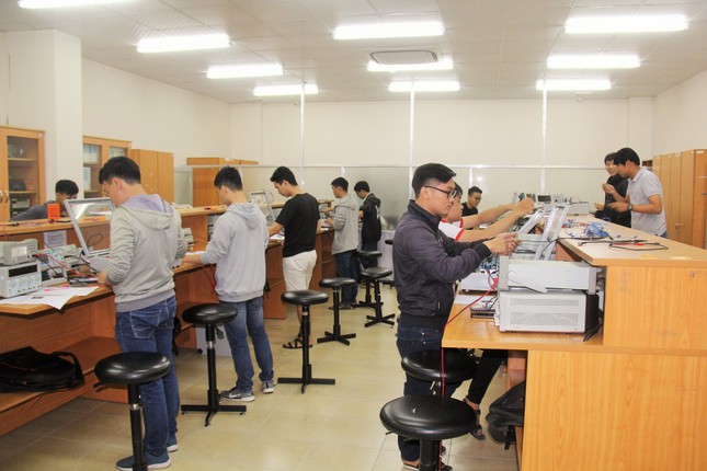 TP. HCM hứa “tiếp sức” sinh viên theo đuổi nghiên cứu AI ảnh 1