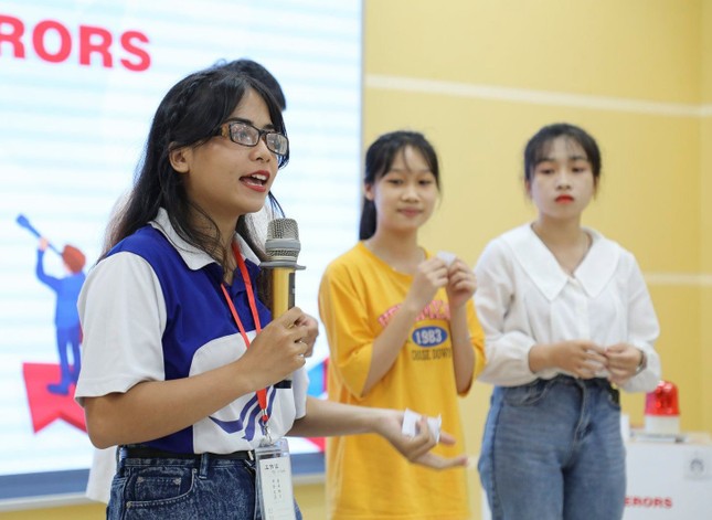 Sôi nổi, ấn tượng "Law's Conqueros" của "nhà" UEF ảnh 3