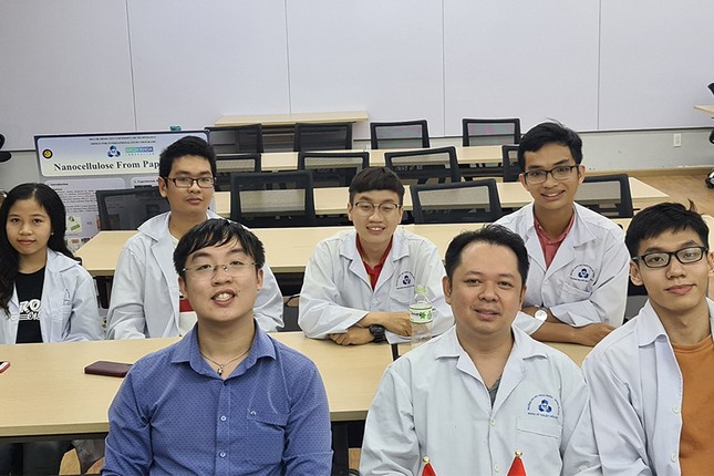 Từ bùn thải giấy đến siêu vật liệu cao cấp và giải thưởng cấp châu Á của nhóm Biomass Lab ảnh 1