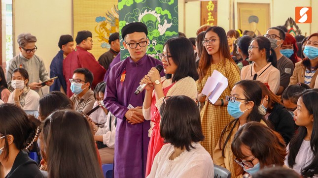 Người trẻ “ngỡ ngàng” với cổ phục Việt ảnh 8