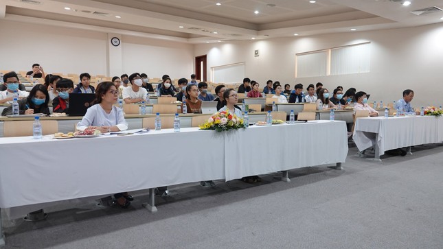 Lo COVID-19, nhiều trường đại học chuyển sang dạy trực tuyến ngay sau kỳ nghỉ Tết ảnh 1